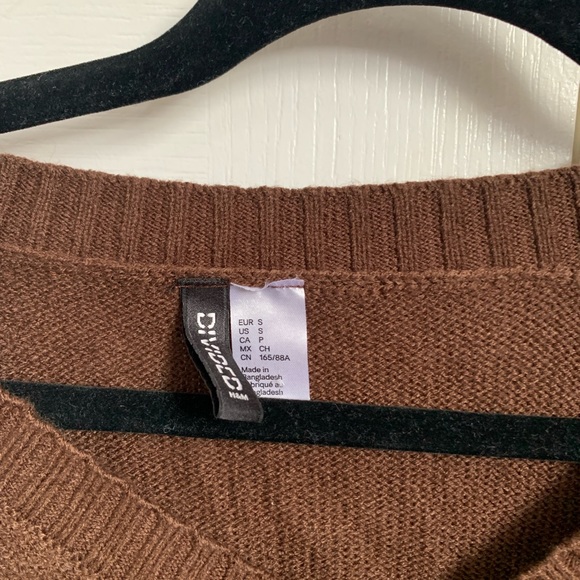 H&M v neck cropped brown knit sweater - Picture 2 of 2